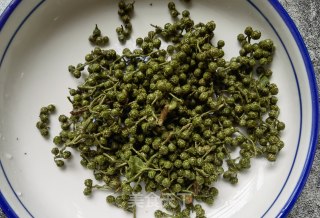 仔姜青花椒炒柴鸡步骤1