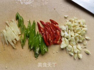 青红椒炒毛肚步骤4