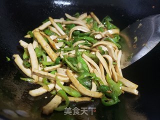 尖椒炒豆干步骤4