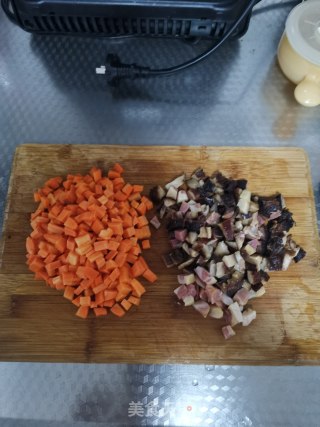 腊肉胡萝卜炒蒜苔步骤3