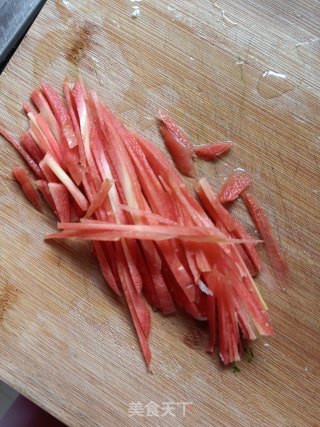 蛋炒青红双丝步骤1