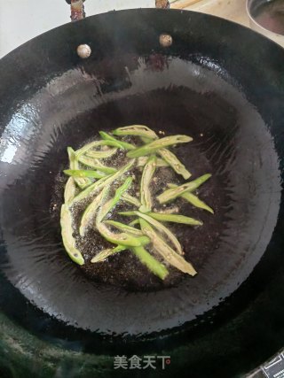 红肠炒白菜步骤3