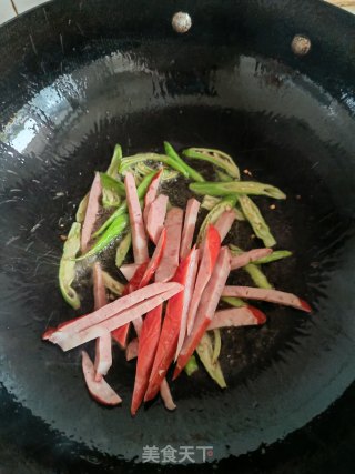 红肠炒白菜步骤4