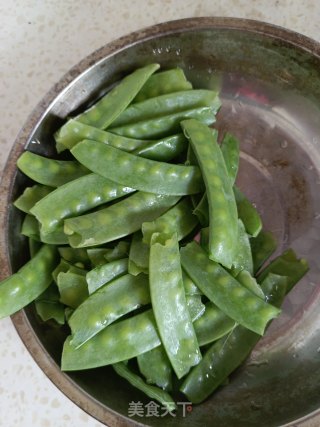 青椒炒荷兰豆步骤1