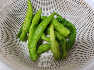 尖椒炒豌豆步骤1