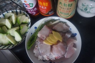 崇明绿茄子炖鱼步骤1