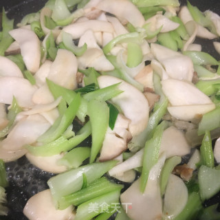 杏鲍菇炒白菜步骤4