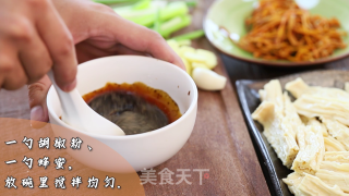 好吃到连汤汁都不会有剩的——虫草花腐竹蒸鸡步骤3