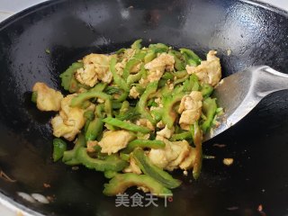 苦瓜尖椒炒鸡蛋步骤5