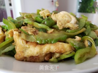 苦瓜尖椒炒鸡蛋步骤7