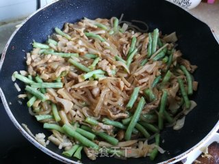 豇豆肉丝炒粉条步骤9