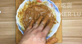超级好吃的蒜香鸡排，外层的蒜香浓郁，混合着肉嫩多汁的鸡肉，好吃到停不下来。步骤6