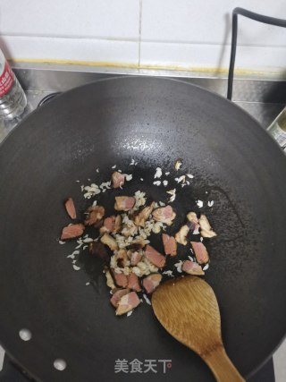 圆白菜尖椒炒腊肉步骤3