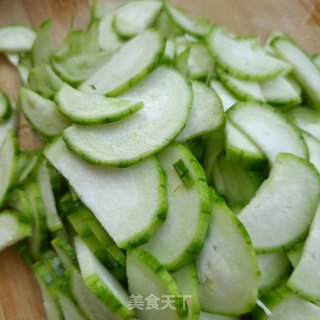 丝瓜炒海参花步骤2