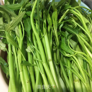 蒜蓉爆炒空心菜步骤1