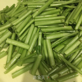 蒜蓉爆炒空心菜步骤2
