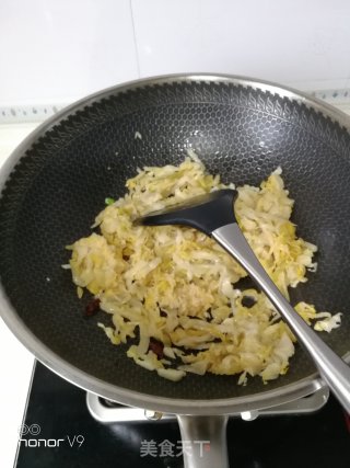 酸菜炒粉皮 步骤6