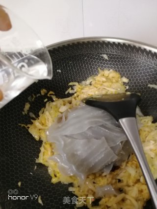 酸菜炒粉皮 步骤7