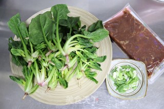 蚝油牛肉菠菜粉丝步骤1