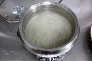 蚝油牛肉菠菜粉丝步骤4