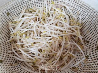 绿豆芽炒尖椒步骤1