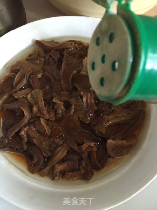 鸡汁白牛肝菌步骤5