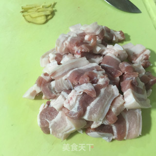 香菇豆干烧五花肉步骤1