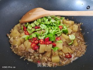 香辣肉末土豆步骤7