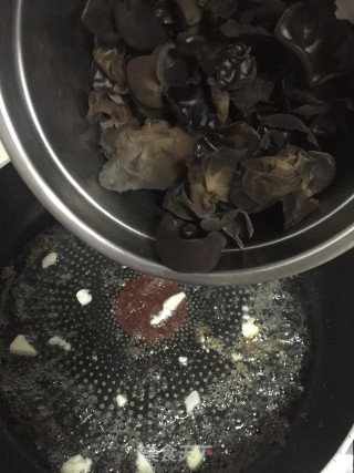 韭菜炒黑木耳步骤6