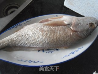 煎焖黄鱼步骤1