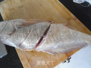 煎焖黄鱼步骤2