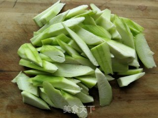鲜虾丝瓜烧豆腐步骤3