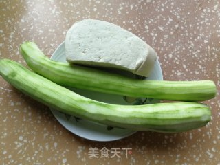 鲜虾丝瓜烧豆腐步骤2
