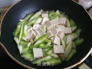鲜虾丝瓜烧豆腐步骤6