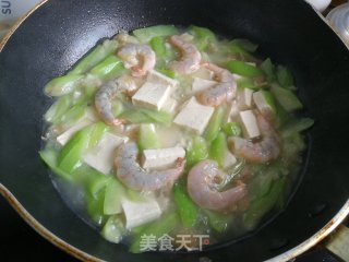 鲜虾丝瓜烧豆腐步骤7