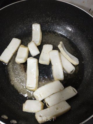 低卡颜值高的开胃酸菜荷兰豆炒肉饼步骤2