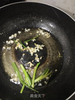 低卡颜值高的开胃酸菜荷兰豆炒肉饼步骤3