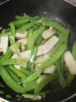 低卡颜值高的开胃酸菜荷兰豆炒肉饼步骤6