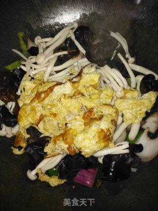 白玉菇炒鸡蛋步骤8