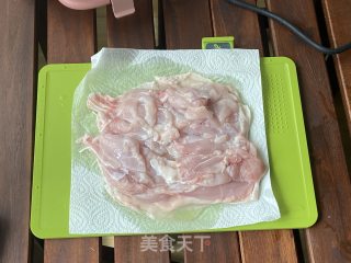 只需要几分钟，在家轻松搞定多汁美味的照烧鸡！步骤1