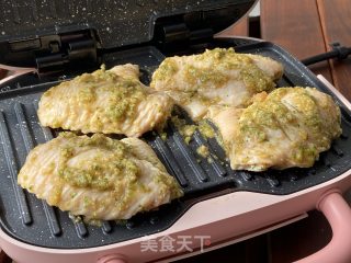 舔手指的蒜香鸡翅，香味捅破天花板！步骤4