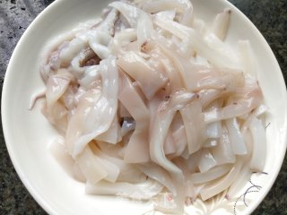 洋葱炒鱿鱼步骤3