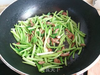 番薯叶梗炒肉丝步骤5