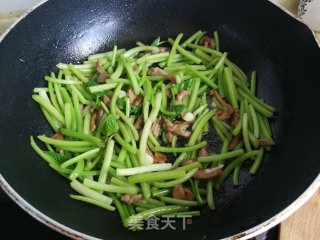 番薯叶梗炒肉丝步骤6