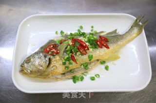 香嫩微辣的清蒸黄花鱼步骤4