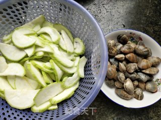 花蛤炒丝瓜步骤1