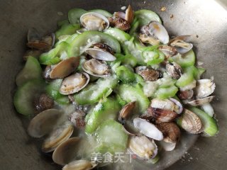 花蛤炒丝瓜步骤5