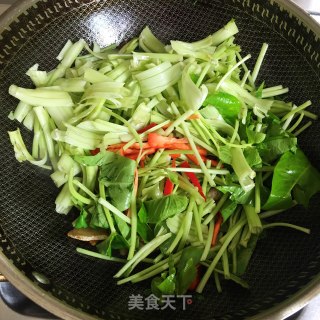 肉片炒空心菜步骤3
