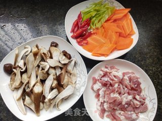 鸡枞菌炒肉丝步骤2