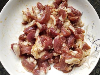 鸡枞菌炒肉丝步骤3
